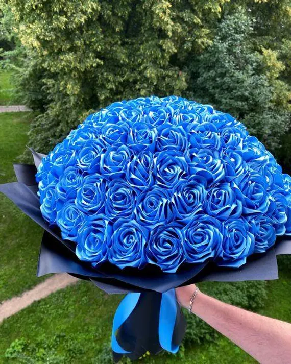 Blue Ribbon Rose Bouquet 75ct with black wrapping, elegant